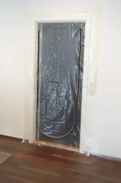 Maskering^Luxi Støvdør 120 x 220 cm
